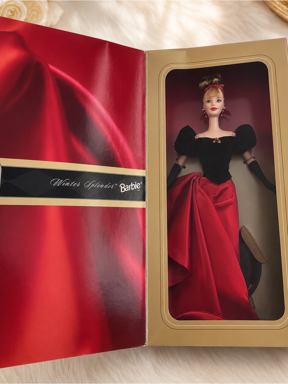 Vintage Winter Splendor Barbie
1998 Avon Exclusive Special Edition